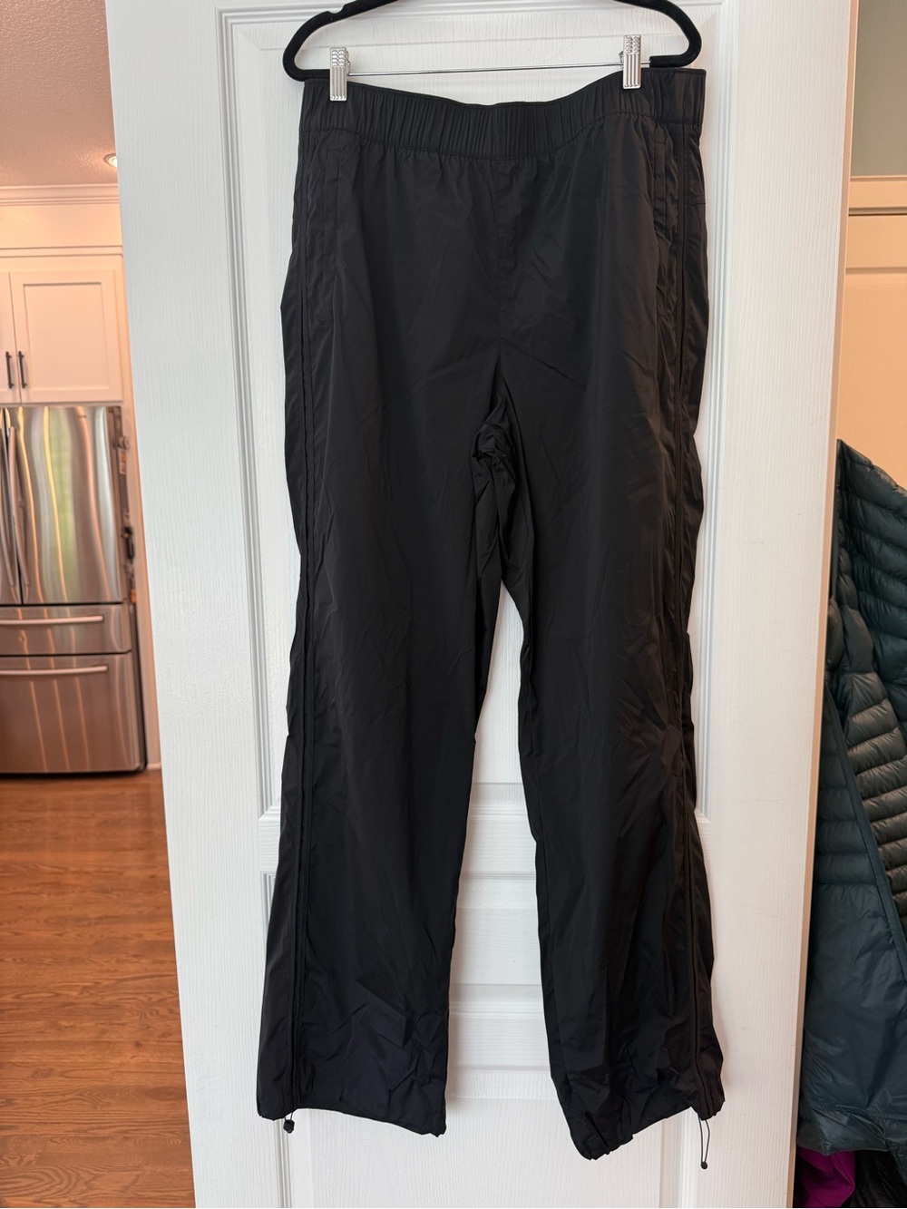Athleta Black Lightweight Windbreaker Pants, Large Tall